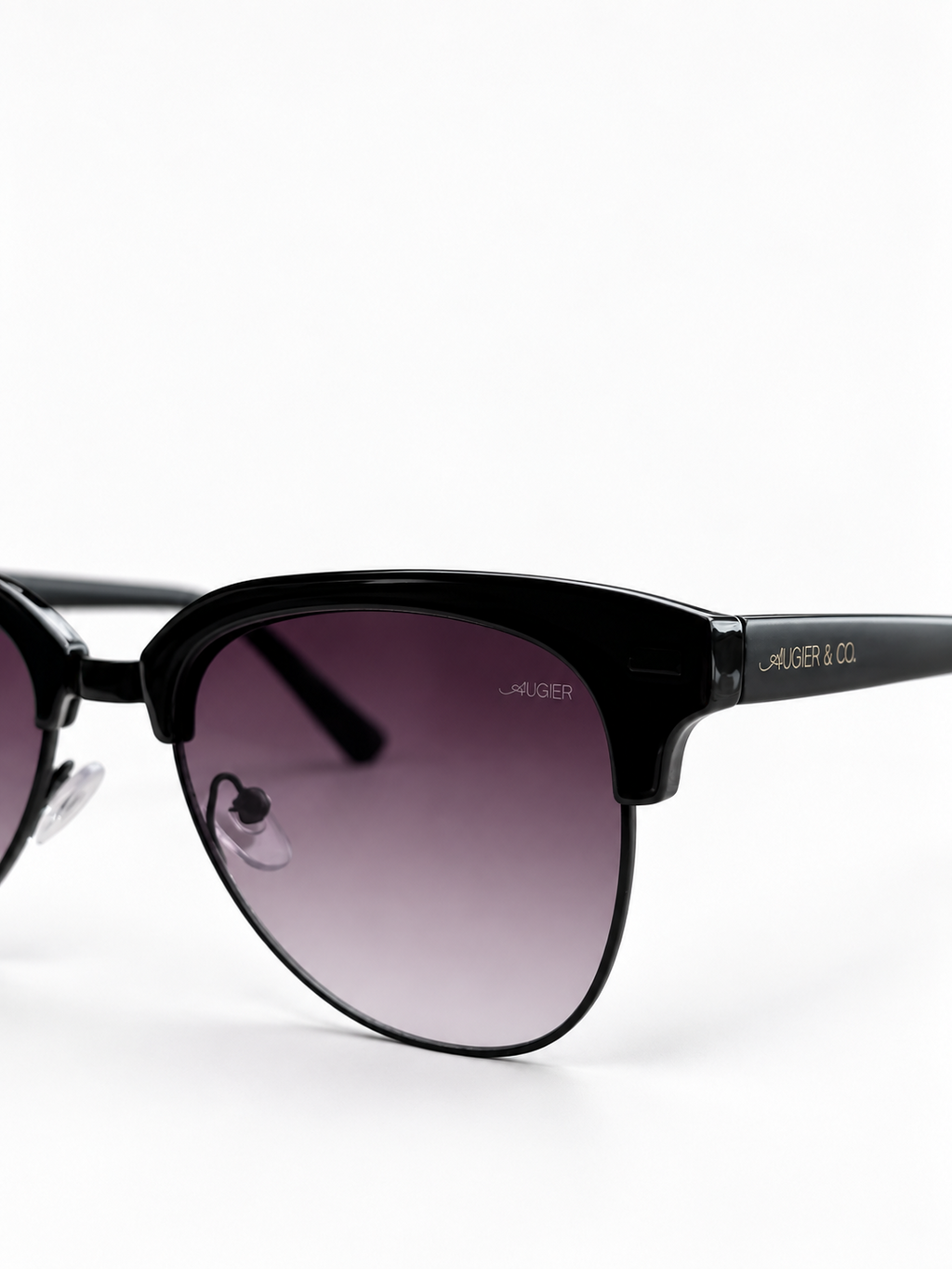 Detalhe da lente purple e acabamento preto do CHAP. III | SOHO