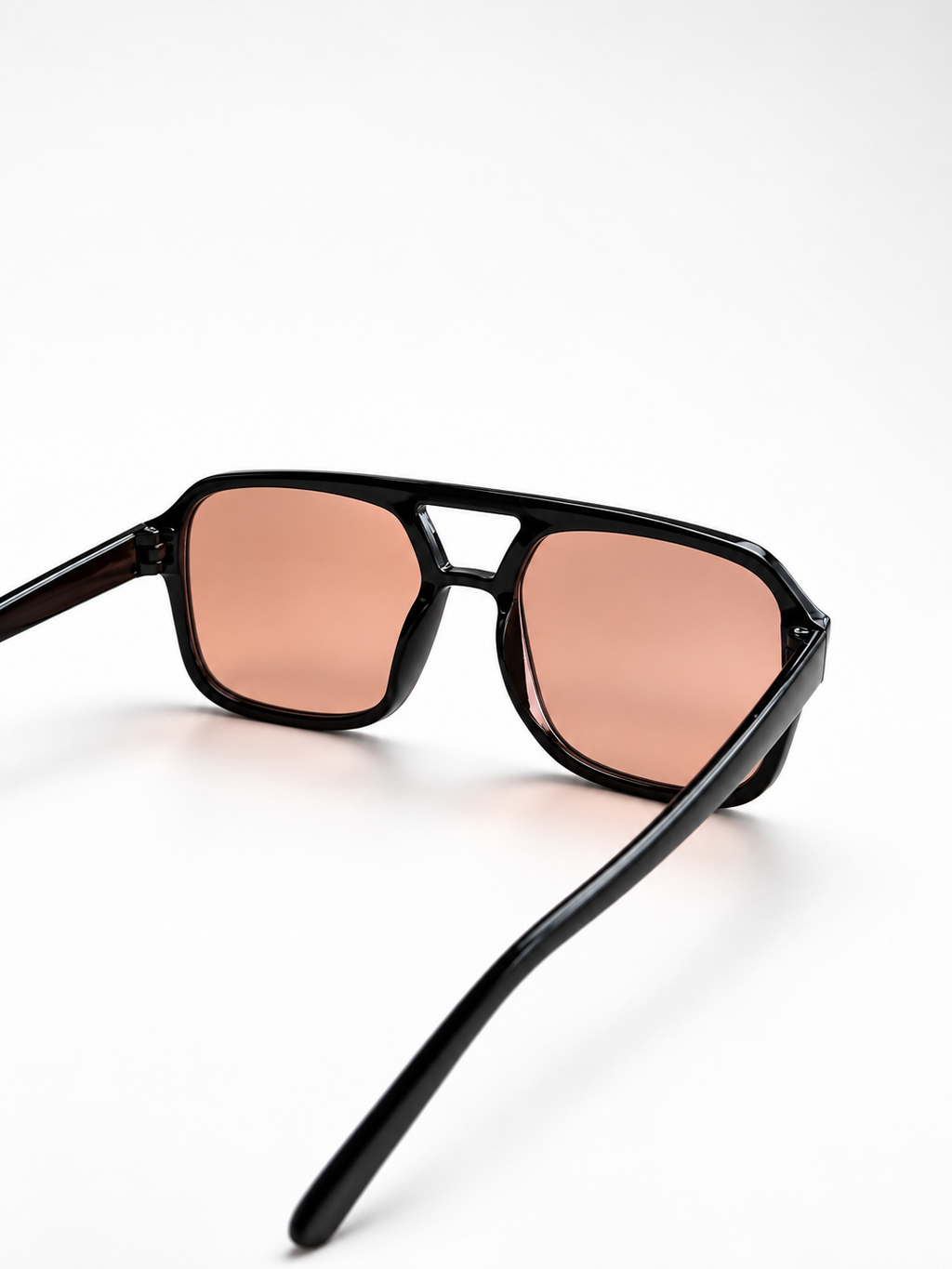 Óculos Augier & Co. CHAP. III | VELVET Black/Rose em perspectiva