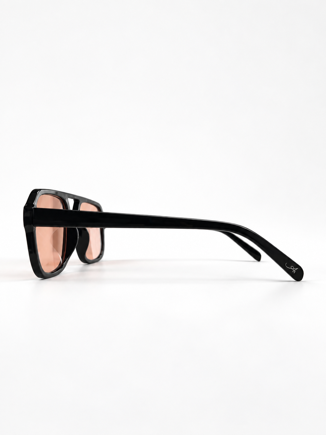 Vista lateral do CHAP. III | VELVET Black/Rose