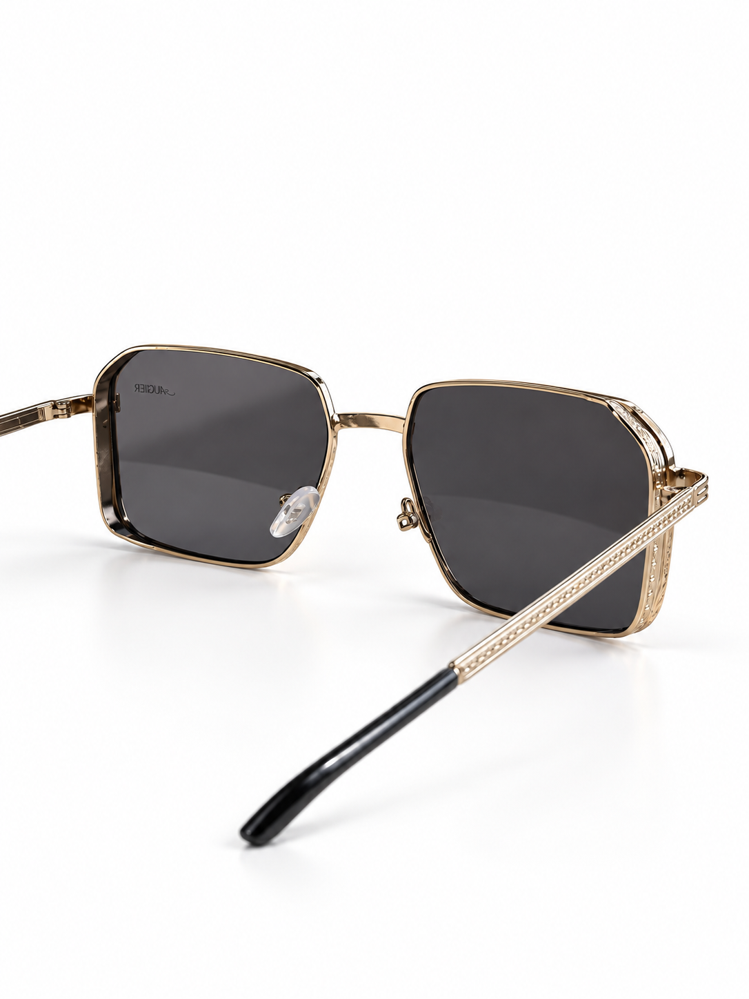 Óculos Augier & Co. CHAP. III | VESPER Gold/Black em perspectiva