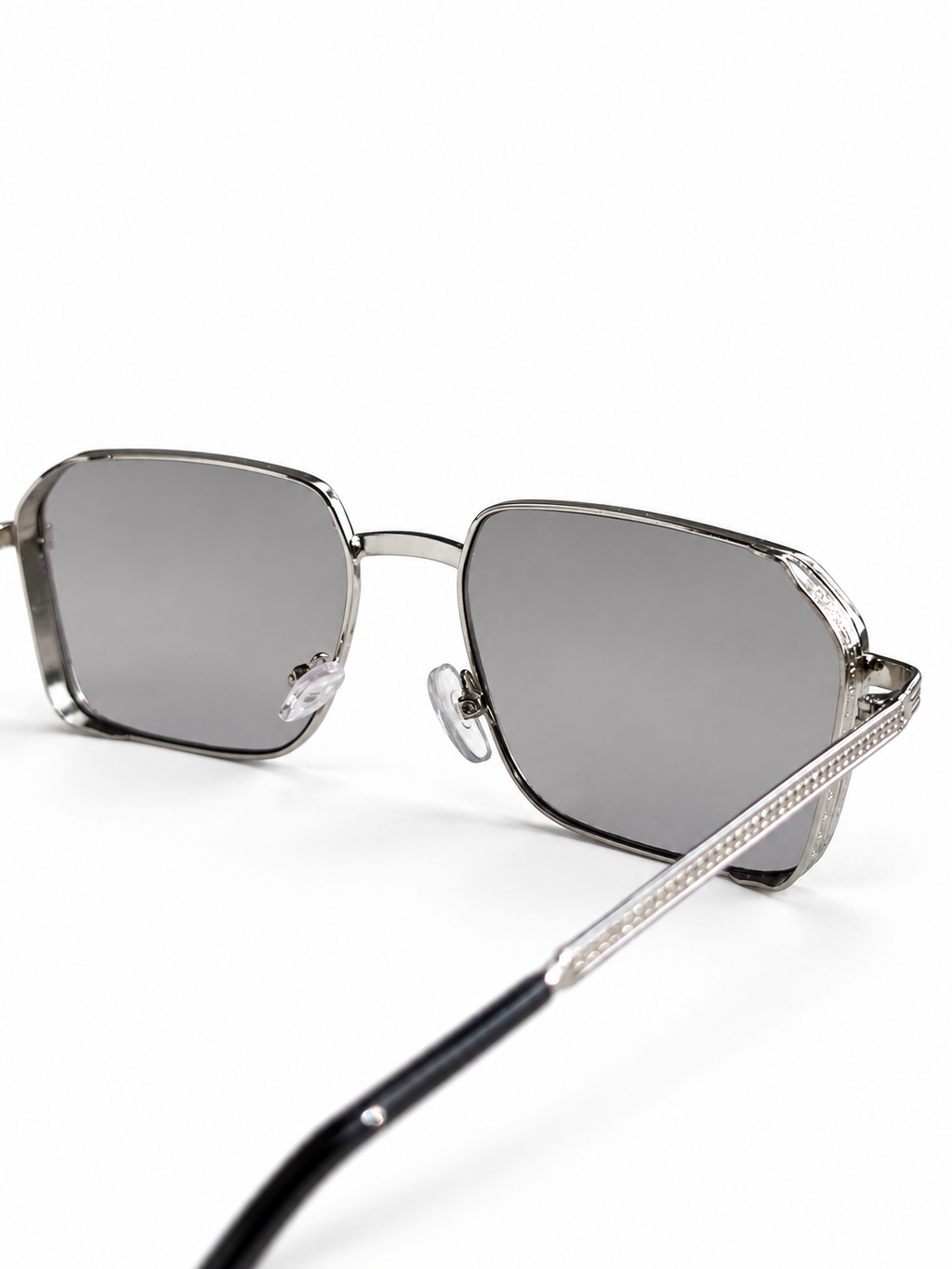 Óculos Augier & Co. CHAP. III | VESPER Silver/Black em perspectiva