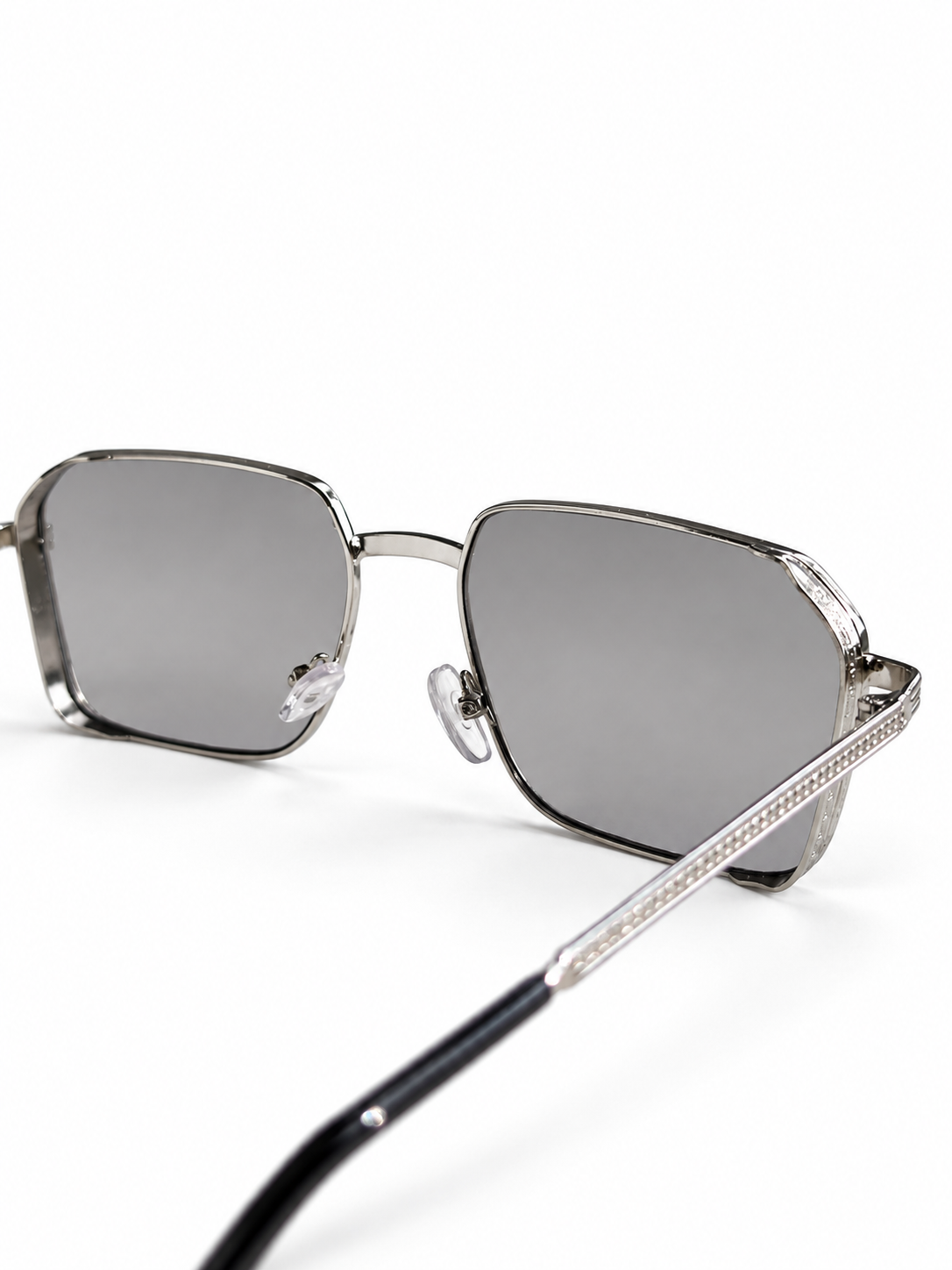 Óculos Augier & Co. CHAP. III | VESPER Silver/Black em perspectiva