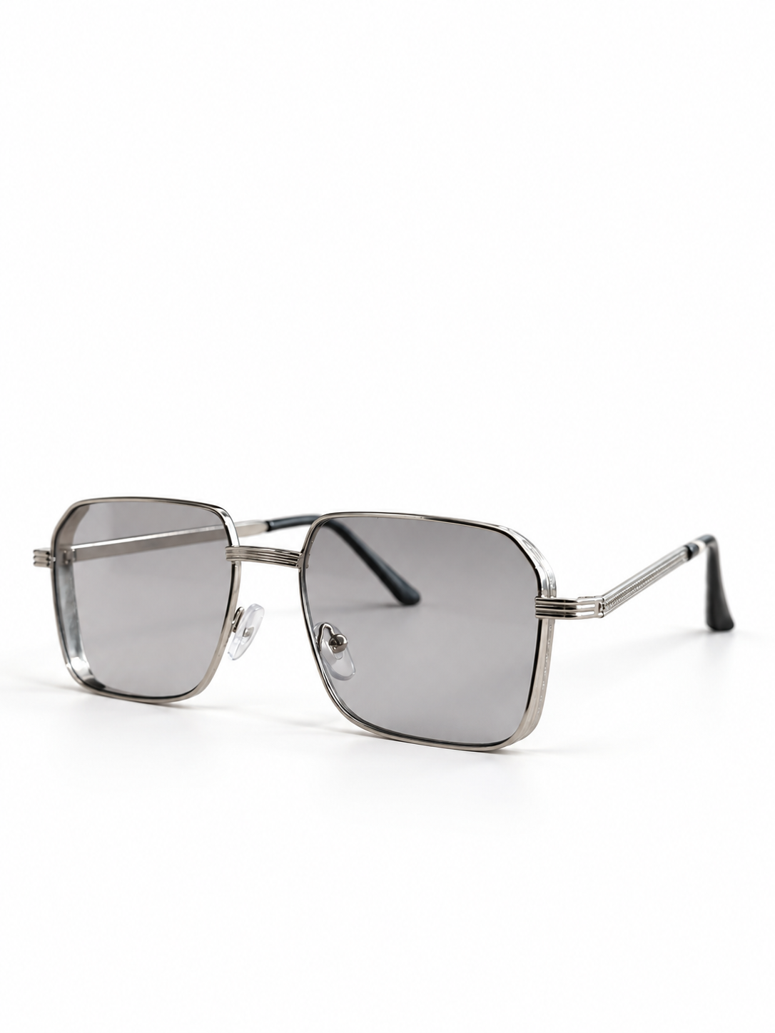CHAP. III | VESPER Silver/Black em vista frontal inclinada